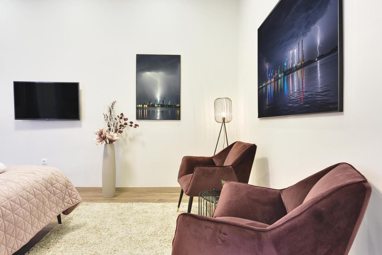 D&A Central Luxury Apartments With Free Parking PUY Exterior foto