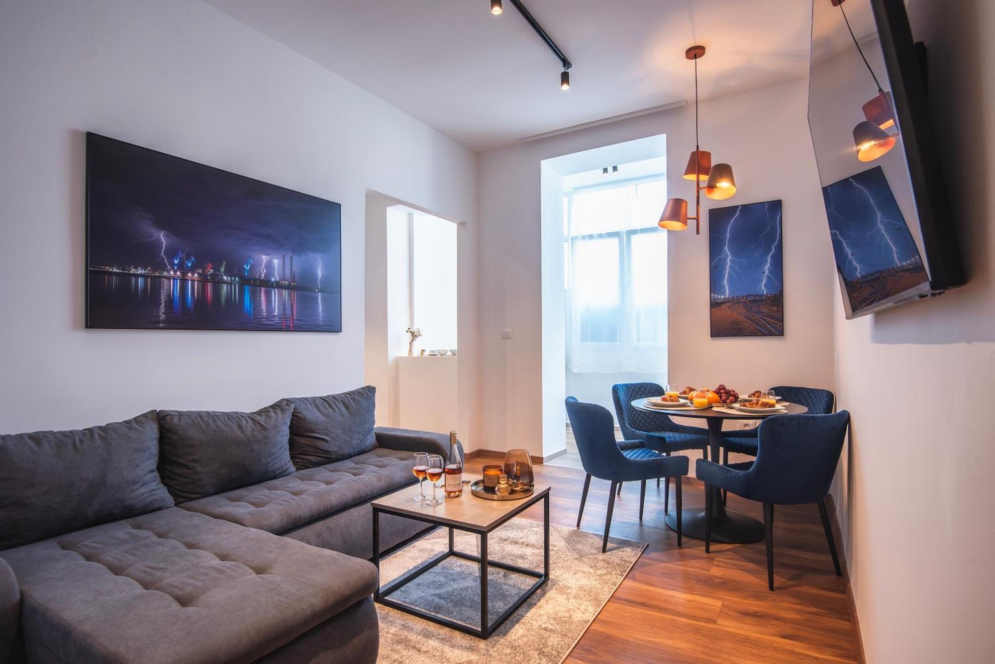 D&A Central Luxury Apartments With Free Parking PUY Exterior foto
